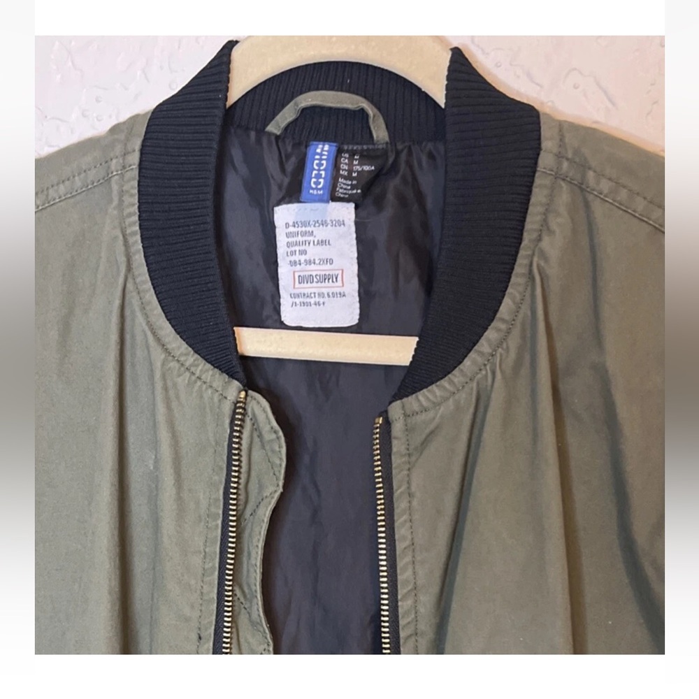 H&M Men’s Olive Green Ruched Sleeve Size M Double Zip Bomber Jacket - Picture 7 of 9